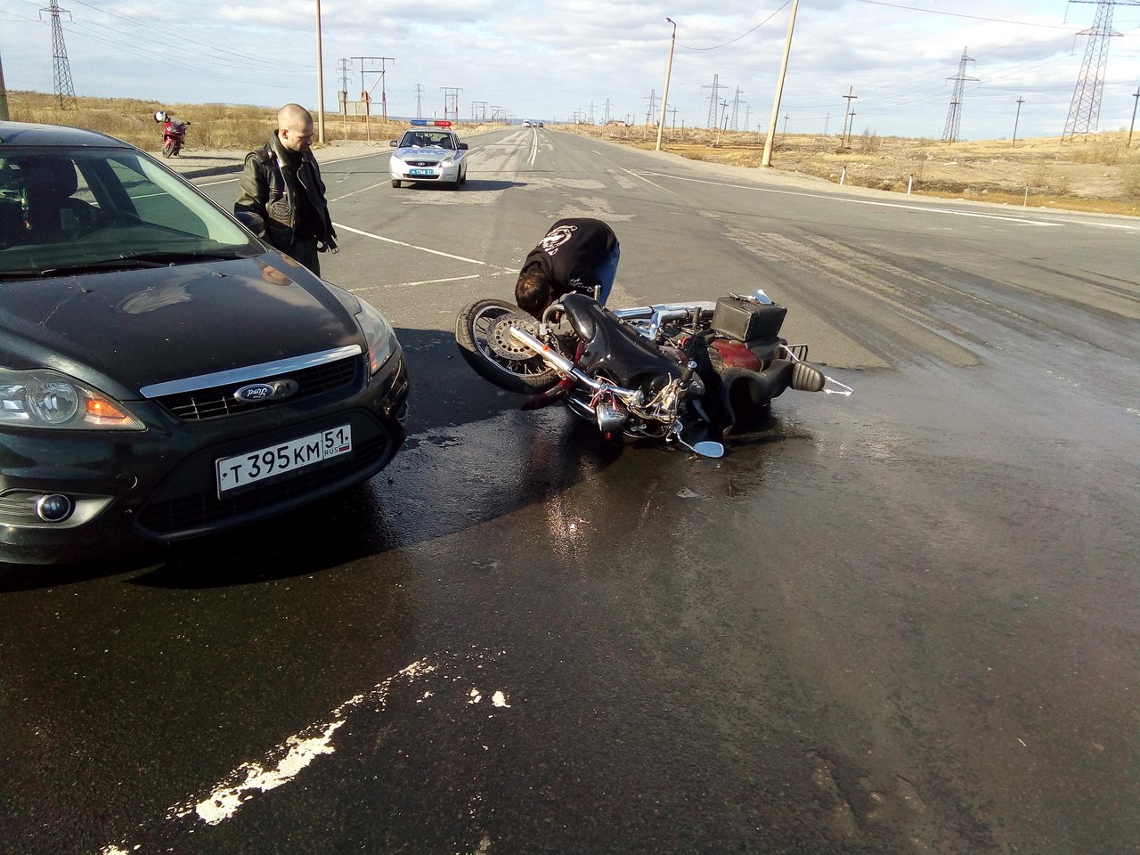 Под Мончегорском водитель иномарки не пропустил мотоцикл